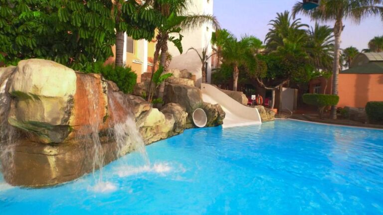 Hoteles con toboganes en Almería