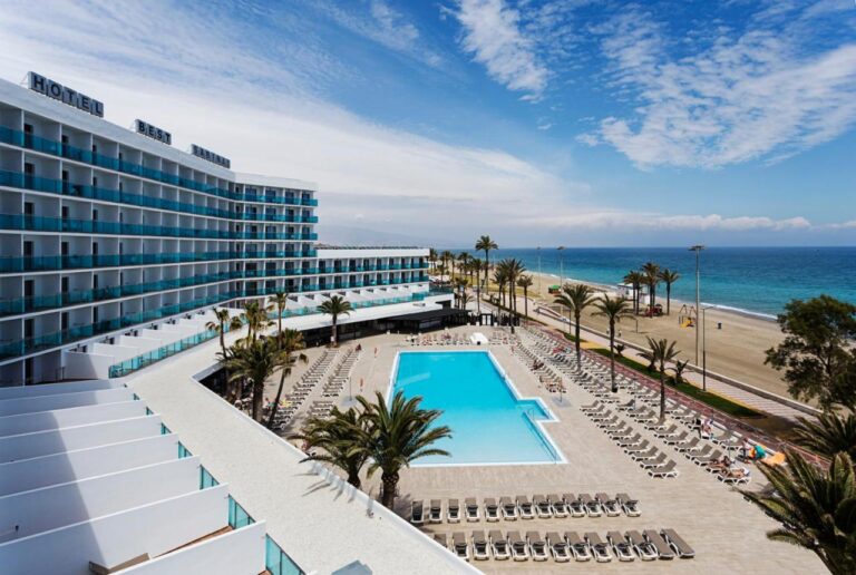 Hoteles con toboganes en Almería