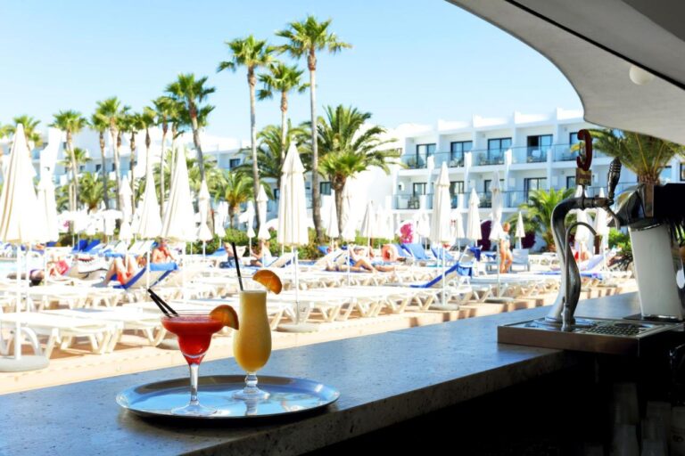 Hoteles con toboganes en Ibiza